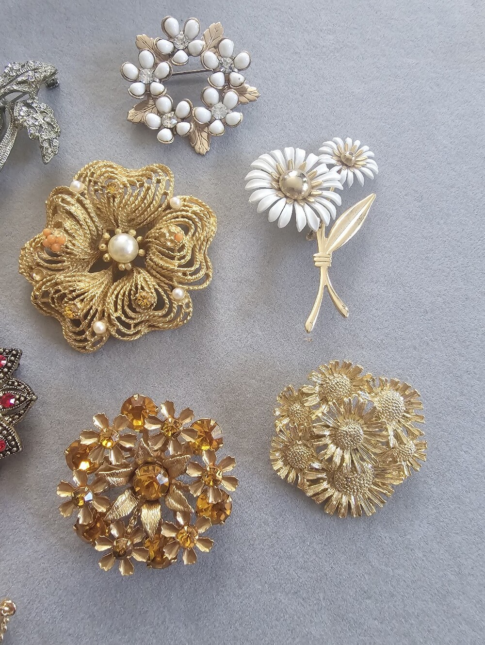 Vintage Brooch Lot - Picture 3 of 5